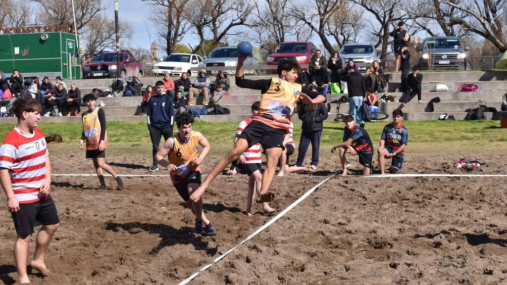 El Beach Handball de Carmen de Patagones domina la etapa regional de los Juegos Bonaerenses